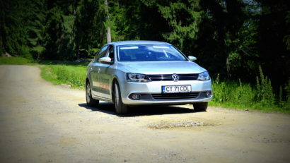 (FOTO+ AUDIO) HOBBY PE 4 ROŢI: Probă de drum bucovineană cu Volkswagen Jetta