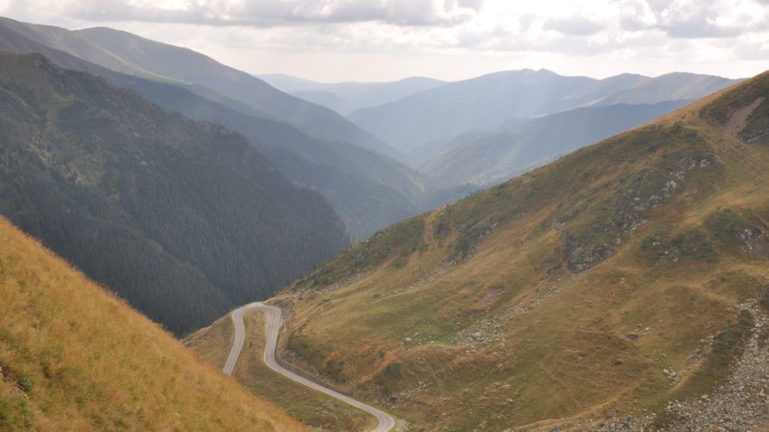 Destinația zilei: TRANSFĂGĂRĂŞAN SAU SPIRIT DE AVENTURĂ