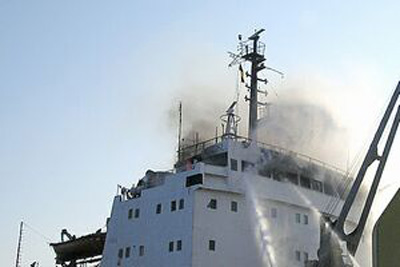 Update (AUDIO) Un remorcher al GSP a luat foc în port