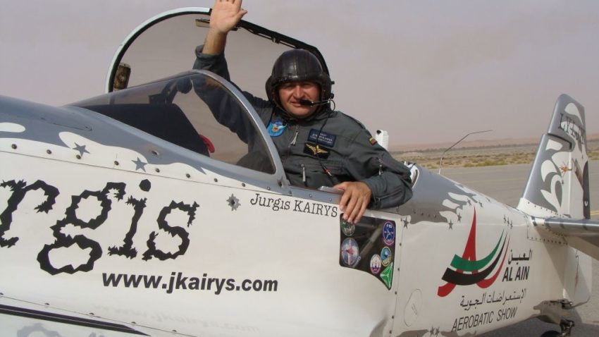 (VIDEO) Pilotul Jurgis Kairys – la un pas de moarte, dupa ce a căzut cu avionul în mare