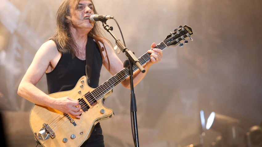 (VIDEO) Malcolm Young, membru fondator al trupei AC/DC, suferă de demenţă