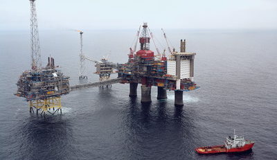 Preşedintele Traian Băsescu vizitează platforma de foraj Ocean Endeavour