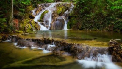 Destinaţia zilei: Ochiul Beiului şi Cascada Beuşniţa, minunile din Caraş-Severin