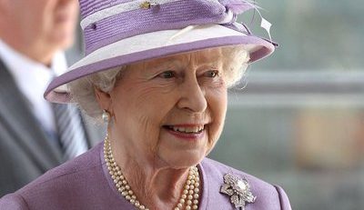 Premierul britanic îi va cere scuze Reginei pentru gafa sa