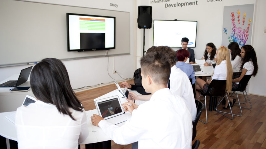 Smart Class ajunge la Constanţa