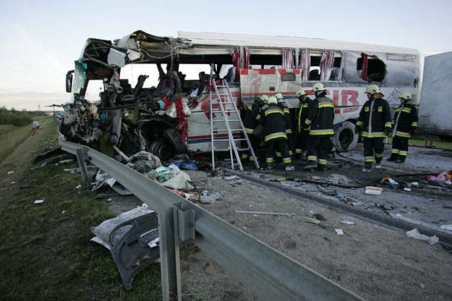 Români răniţi într-un accident de autocar în Ungaria