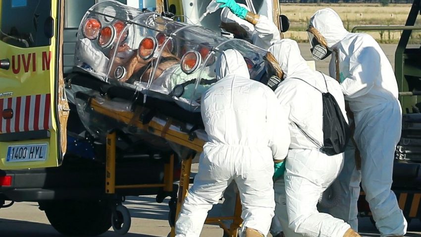 Al doilea cetăţean spaniol bolnav de Ebola a fost repatriat