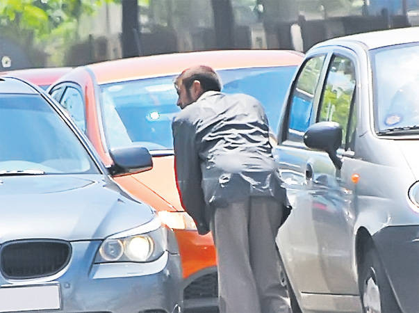 Cerşetoria, un pericol în trafic