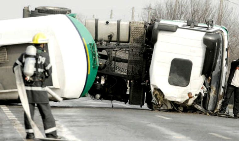 Trafic întrerupt pe A2 din cauza unui accident