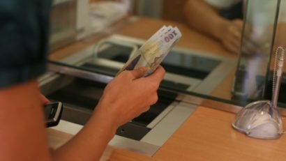 Cresc ratele la creditele în moneda naţională