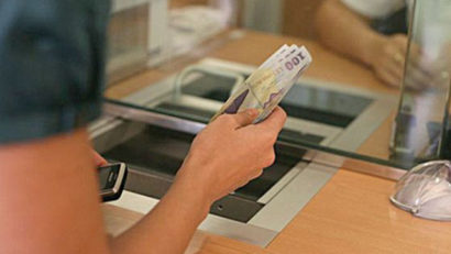 (AUDIO) Băncile mai precaute la creditări