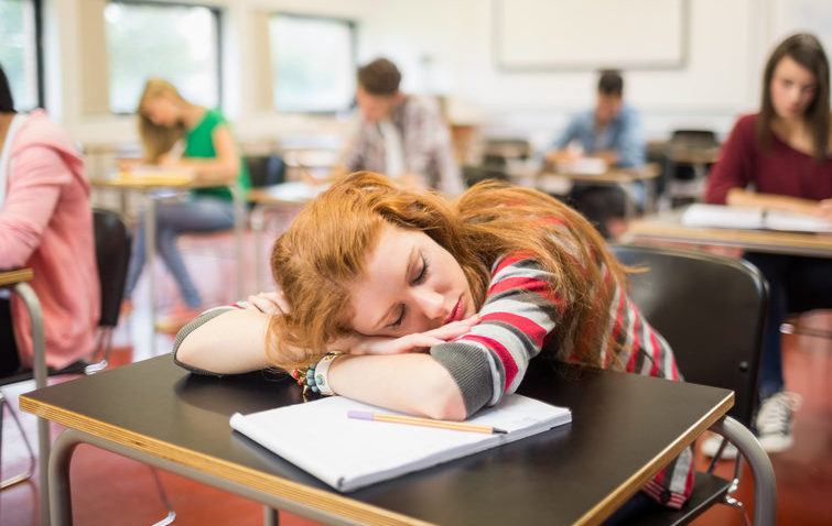 Pediatrii americani cer schimbarea orei de începere a cursurilor la şcoală