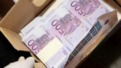 Fabrică de bani falşi a mafioților napoletani în România!
