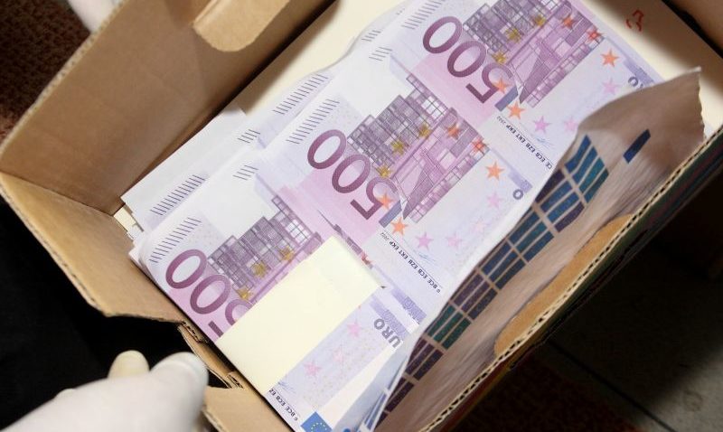 Fabrică de bani falşi a mafioților napoletani în România!