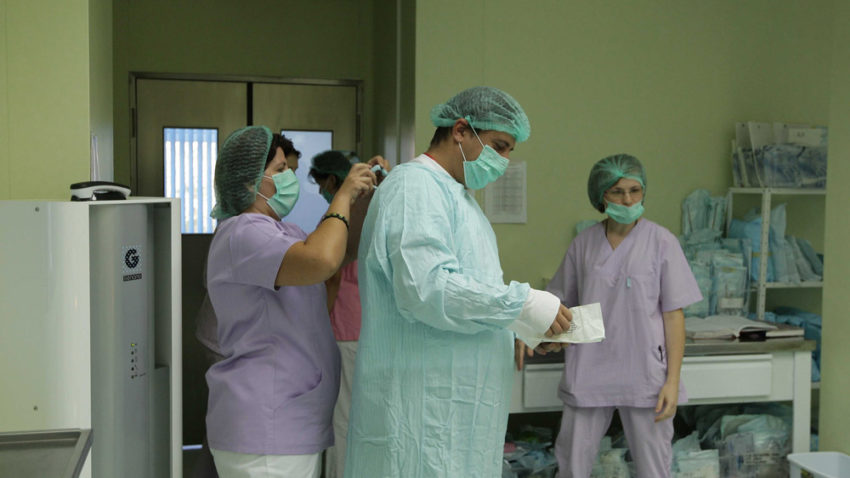 Specialişti germani operează copii la Constanţa
