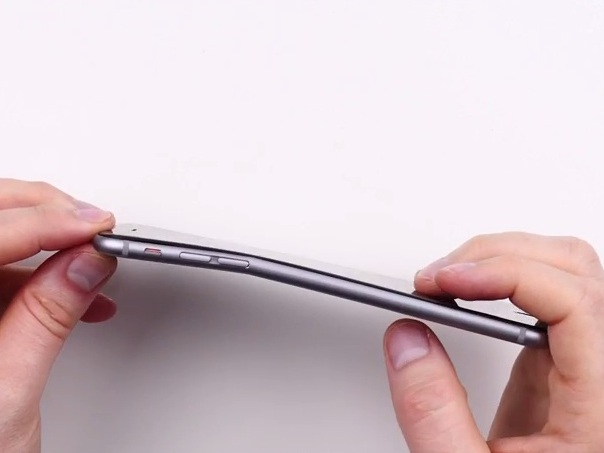 (VIDEO) Vrei iPhone 6? Telefonul are o problemă gravă