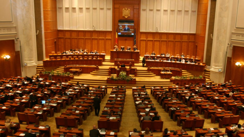 Moţiune de cenzură împotriva Guvernului – votată luni în Parlament
