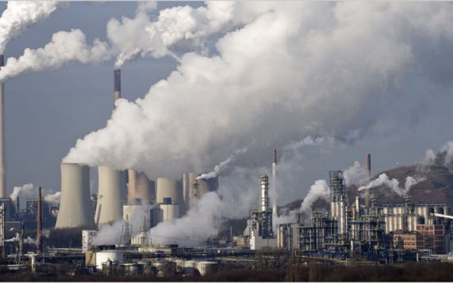 STUDIU: Poluarea atmosferică ucide mai mulţi oameni decât fumatul