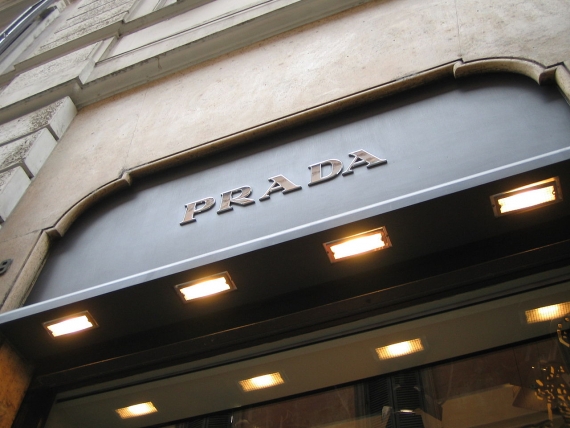 Conducerea Prada, cercetată pentru evaziune fiscală