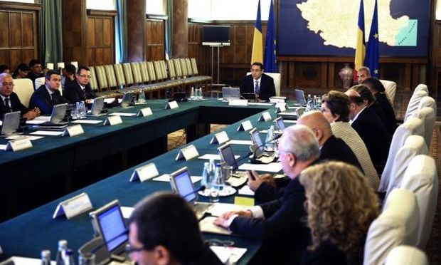 Bani mai mulţi pentru servicii la rectificarea bugetară