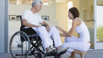 15 scaune rulante oferite tulcenilor cu dizabilităţi