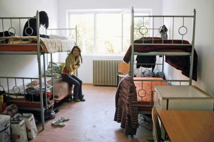 Mai multe cereri depuse decât numărul de locuri existente în căminele pentru studenţi