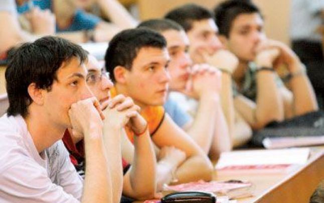 Bani de la stat pentru practica studenţilor în companii