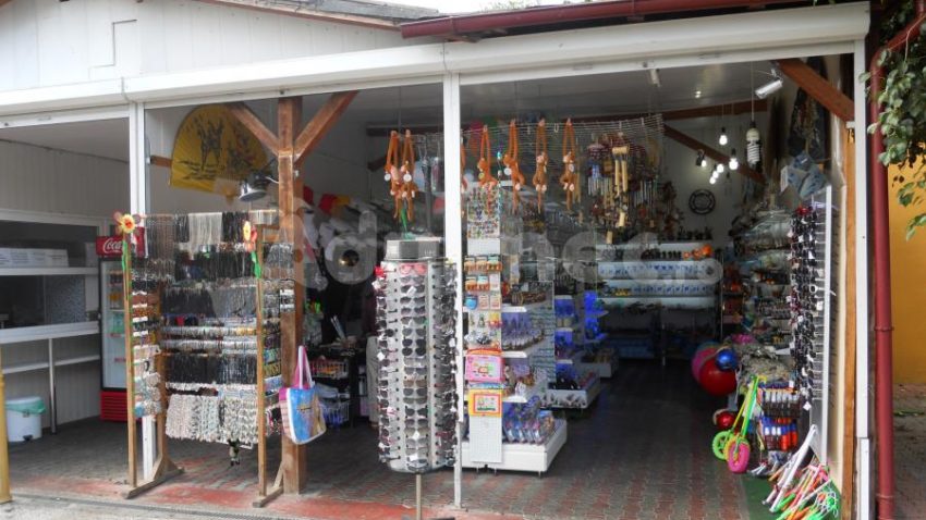 (AUDIO) Micii comercianţi, nemulţumiţi de vânzări