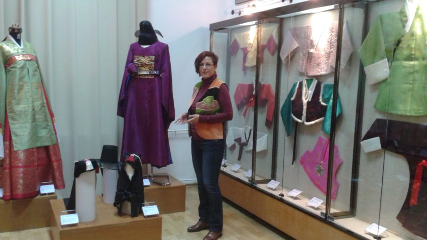Costumul tradițional coreean, la malul Mării Negre