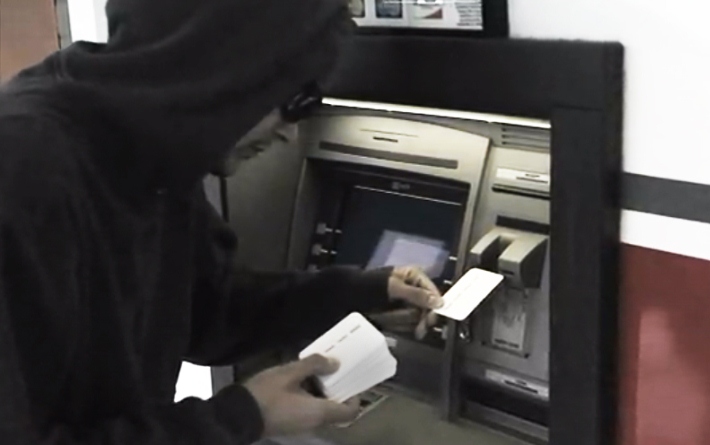 Hoţi din bancomate, trimişi după gratii