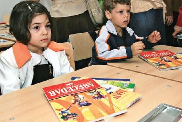 Manualele elevilor constănţeni sosesc săptămâna viitoare