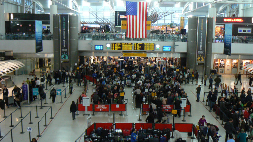 Restricţii pe aeroporturile americane