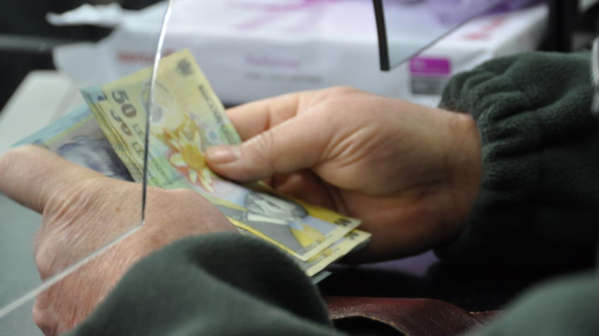 Amnistia fiscală a pensionarilor, mamelor şi bugetarilor a intrat în vigoare