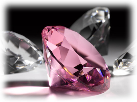 Un diamant roz s-a vândut cu 14 milioane de euro