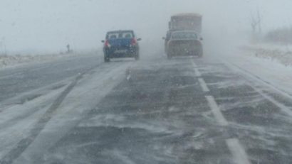 ATENŢIE, ŞOFERI! Carambol pe A2. Ninge viscolit între Lehliu şi Drajna