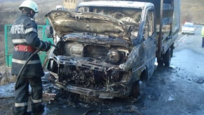 Trafic întrerupt pe DN 22C din cauza unui incendiu