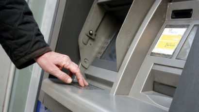 Bancomat stricat de persoane necunoscute