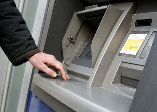 Bancomat stricat de persoane necunoscute