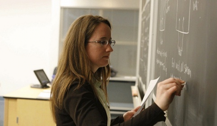 Profesorii primesc bani pentru perfecţionare profesională