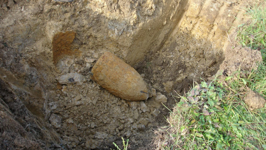 Proiectil de artilerie neexplodat descoperit la Sibioara