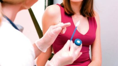 Specialiştii discută despre cancerul de col uterin la Constanţa