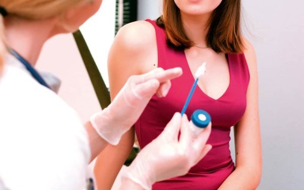 Specialiştii discută despre cancerul de col uterin la Constanţa