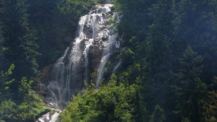 Destinația zilei: Cascada Cailor din Maramureş