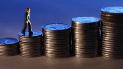 Românii dau 90% din salariu pe cheltuielile de consum şi taxe