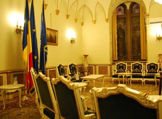 (AUDIO) Sondaj: românii doresc reducerea mandatului de preşedinte al României