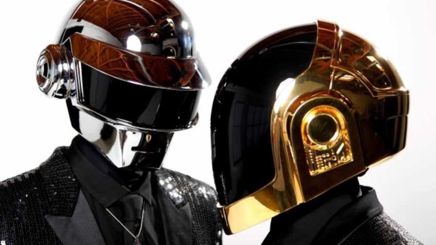 „Get Lucky”, piesa celor de la Daft Punk, melodia cu cele mai multe difuzări la radio şi TV