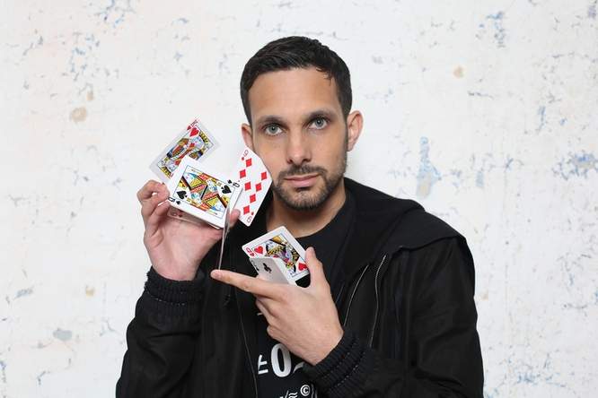 (VIDEO) Magicianul britanic Dynamo, vedetă a Discovery Channel, vine în România!