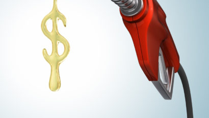 Acciza suplimentară la carburanţii auto afectează economia, acuză transportatorii