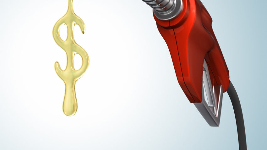 Acciza suplimentară la carburanţii auto afectează economia, acuză transportatorii