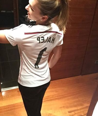 Real Madrid vinde tricouri inscripţionate cu numele Simonei Halep şi numărul 1!